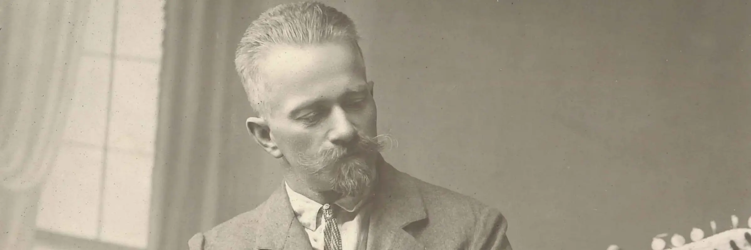 Anton Günther mit Gitarre