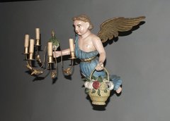 Figur eines schwebenden Engels mit Kerzenleuchter