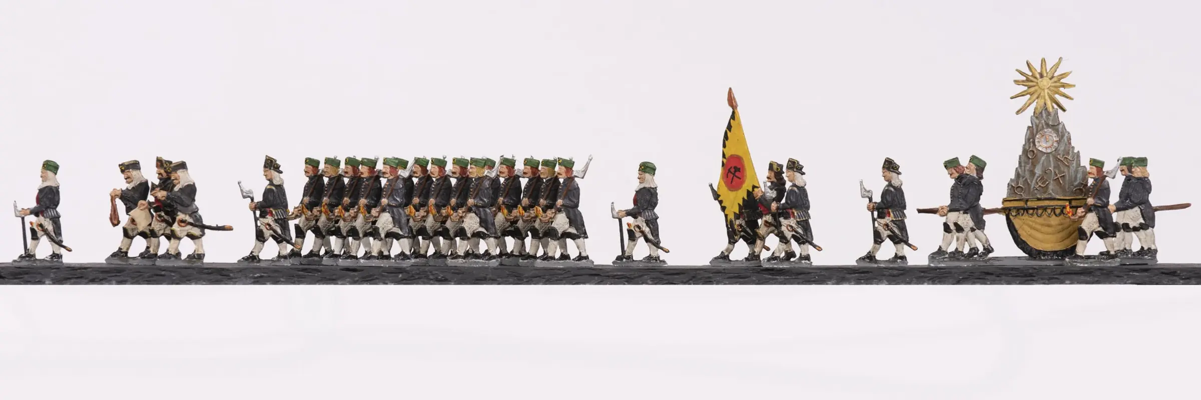 Eine festlich aussehende Parade aus Figuren.