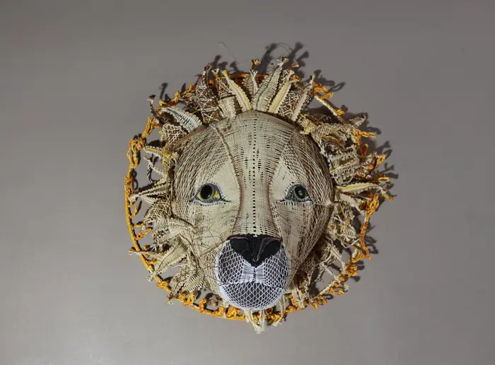 Löwenkopf aus Strick