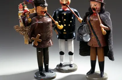 Kurt Fürchtner, Drei Räuchermänner, um 1940 drei Räuchermännchen aus Holz